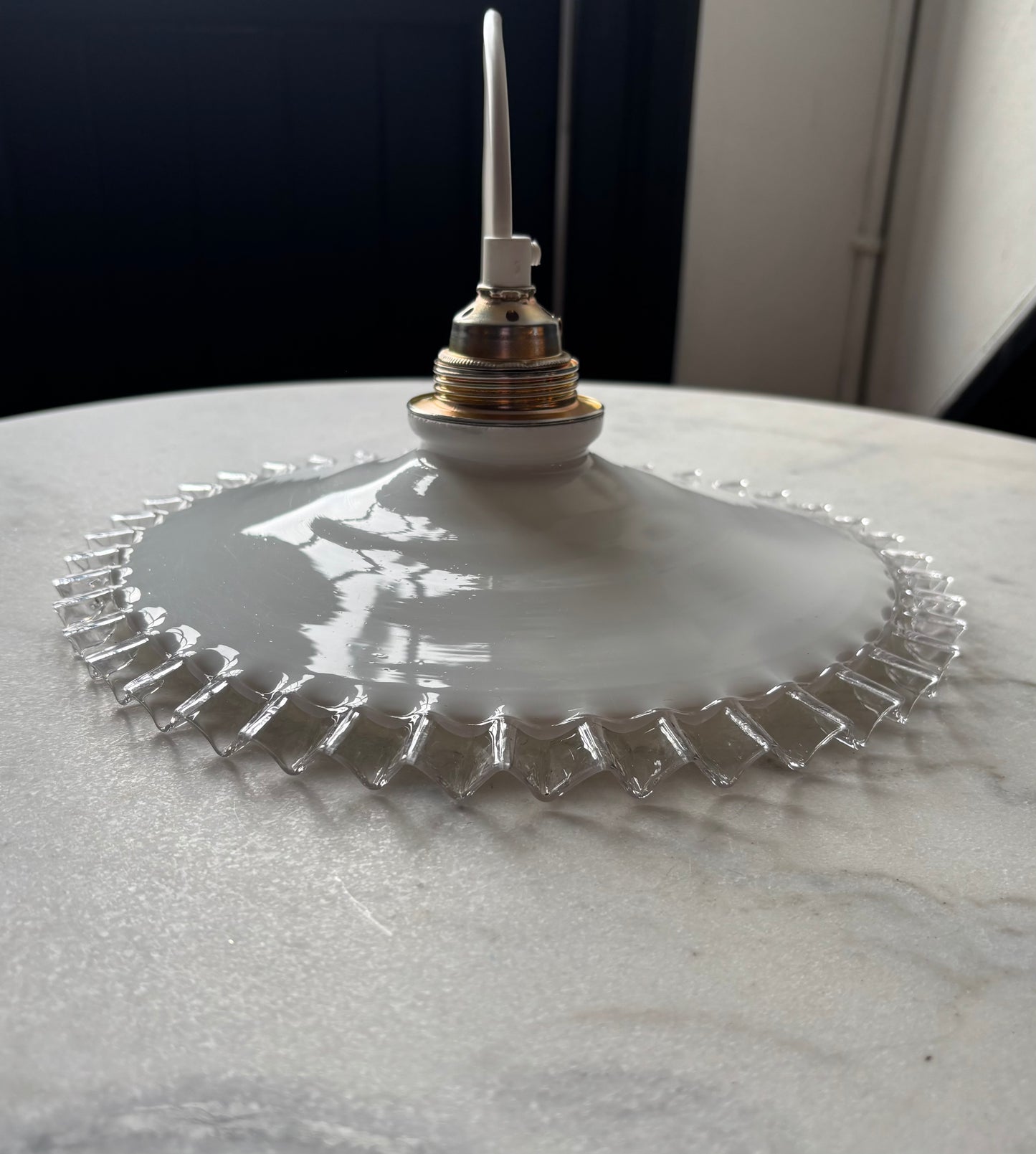 618 - Vintage opaline melkglazen 'kartel' hanglamp