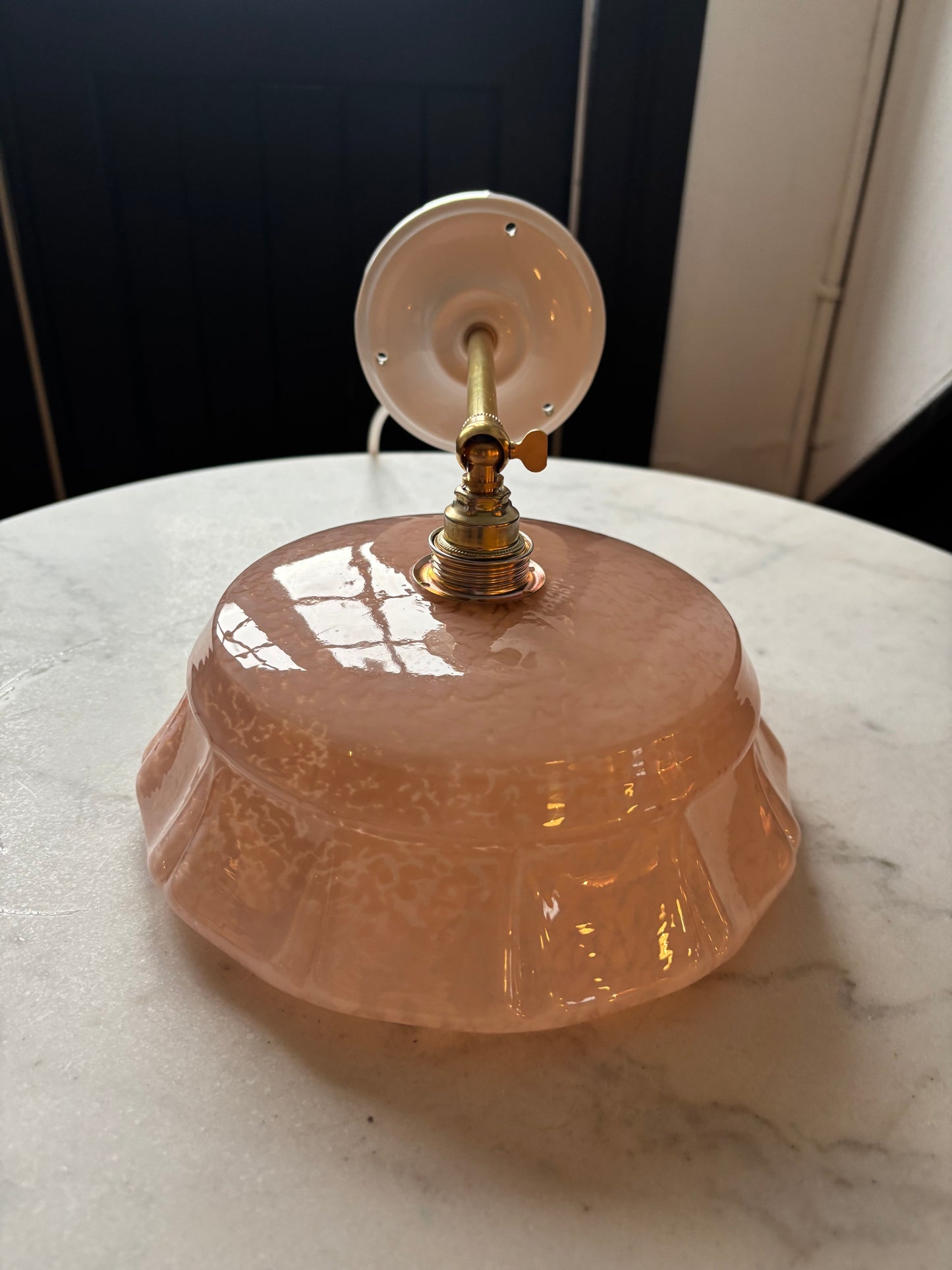 642 - Vintage clichy roze gespikkeld glazen wandlamp glazen