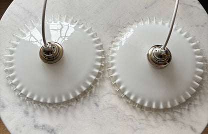 793 - Set van 2 - Vintage opaline melkglazen 'kartel' hanglampen