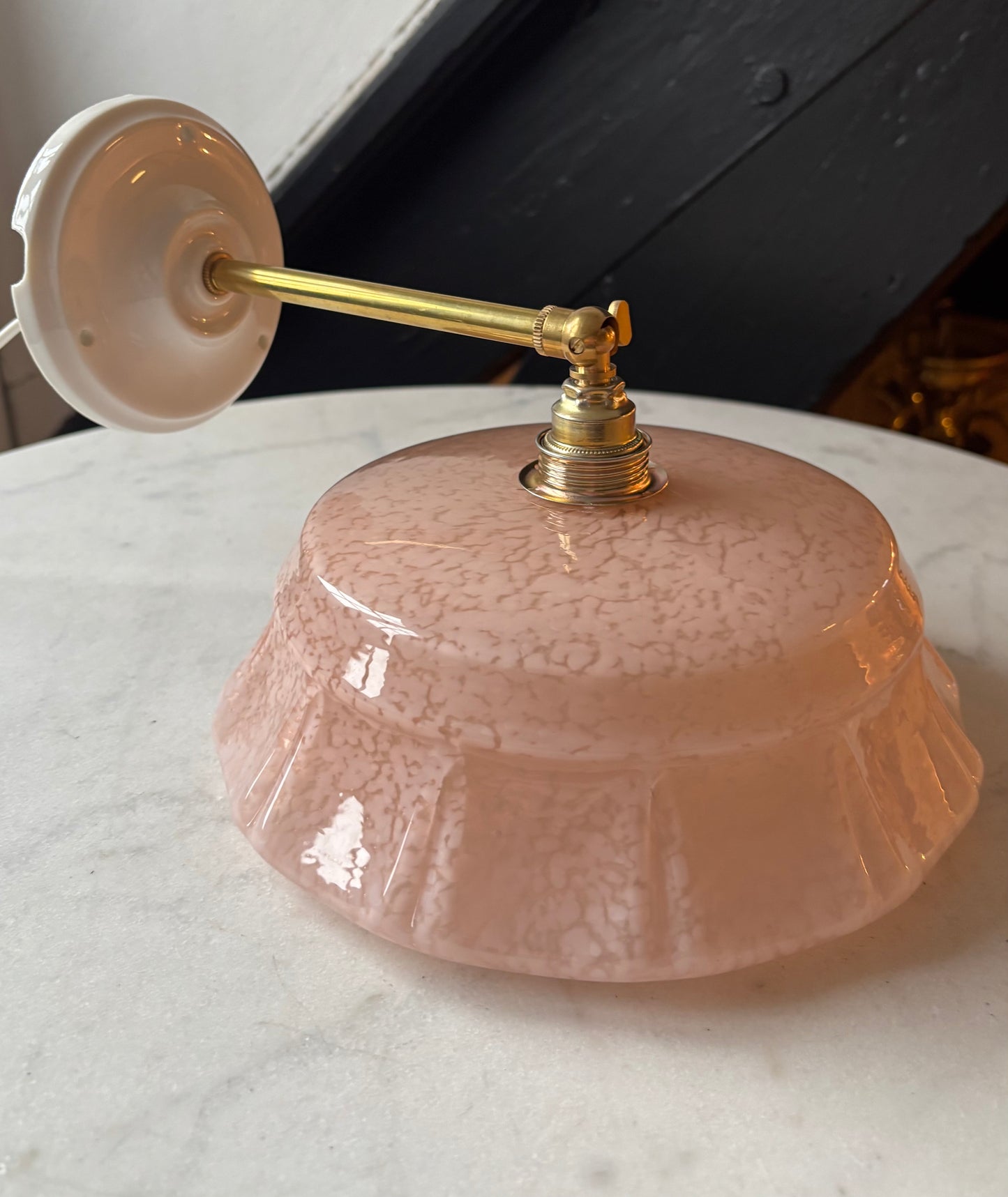 642 - Vintage clichy roze gespikkeld glazen wandlamp glazen