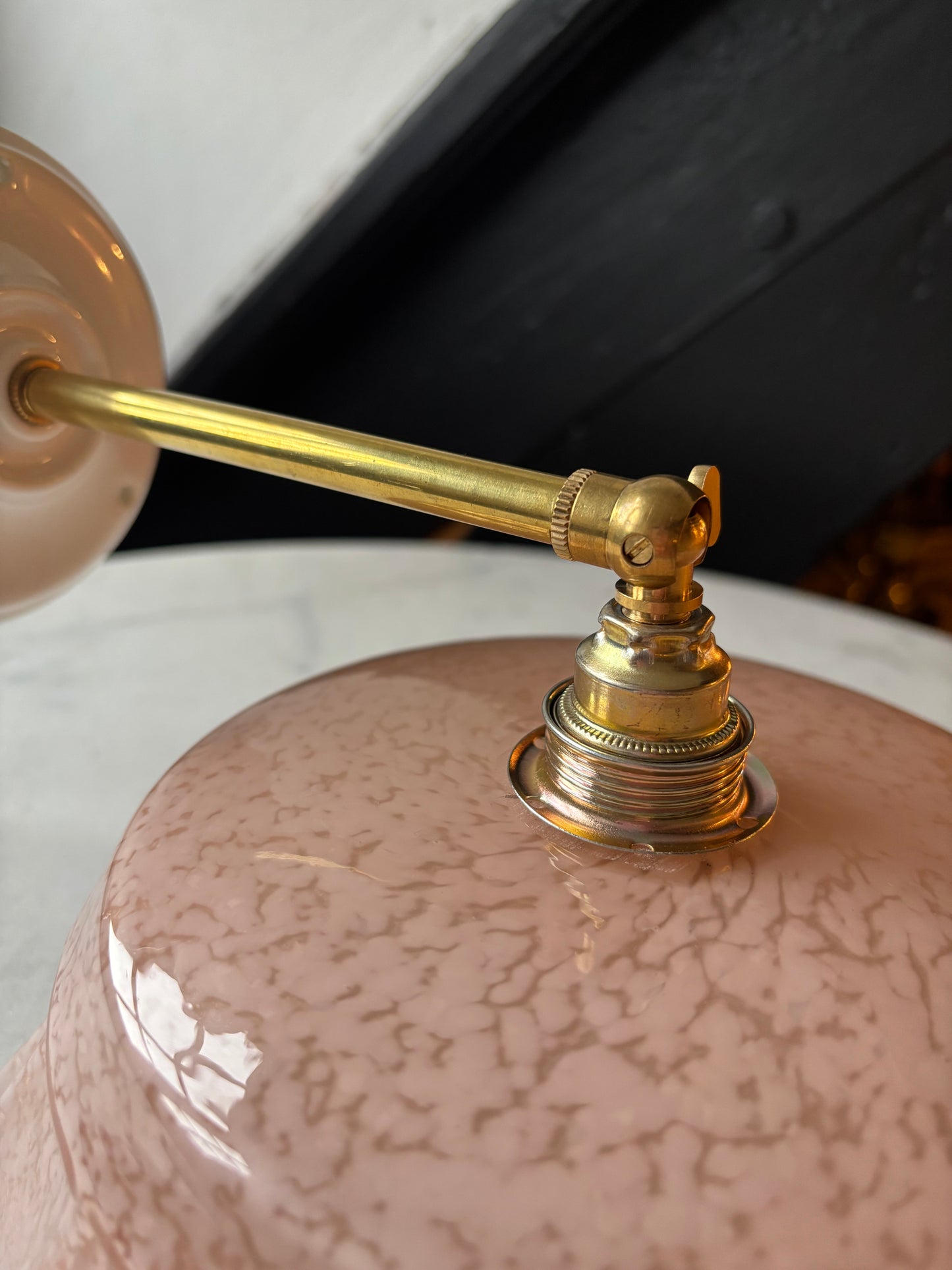 642 - Vintage clichy roze gespikkeld glazen wandlamp glazen