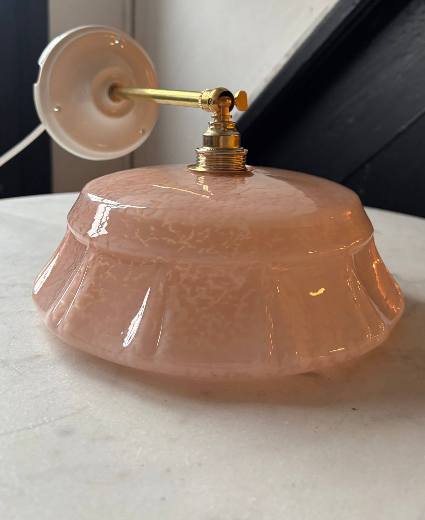 642 - Vintage clichy roze gespikkeld glazen wandlamp glazen