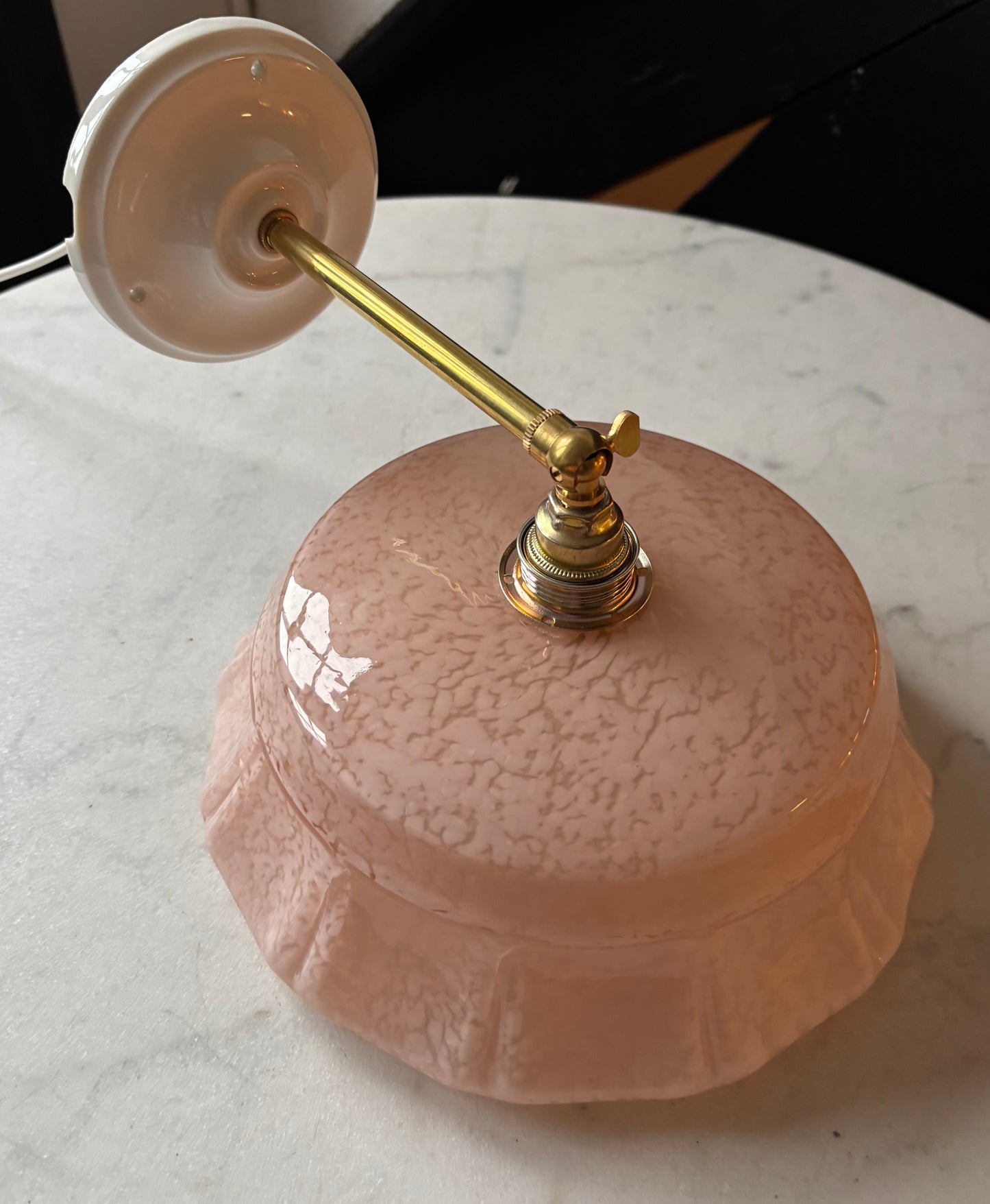 642 - Vintage clichy roze gespikkeld glazen wandlamp glazen