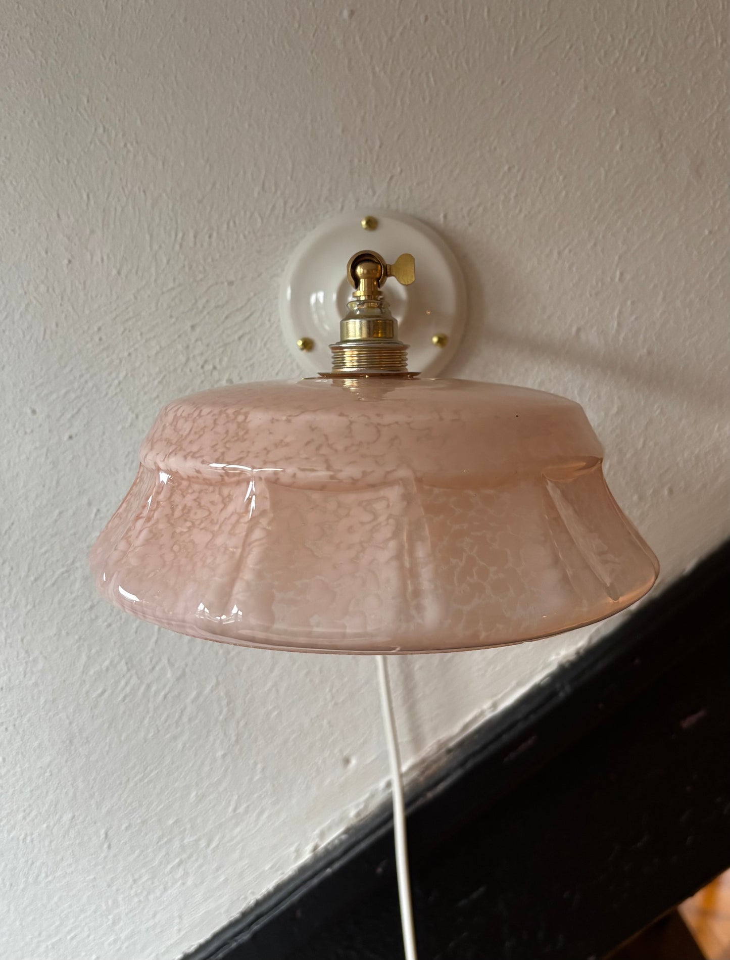 642 - Vintage clichy roze gespikkeld glazen wandlamp glazen