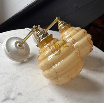 847/1 - Set van 2 - Vintage gele Franse glazen wandlampen