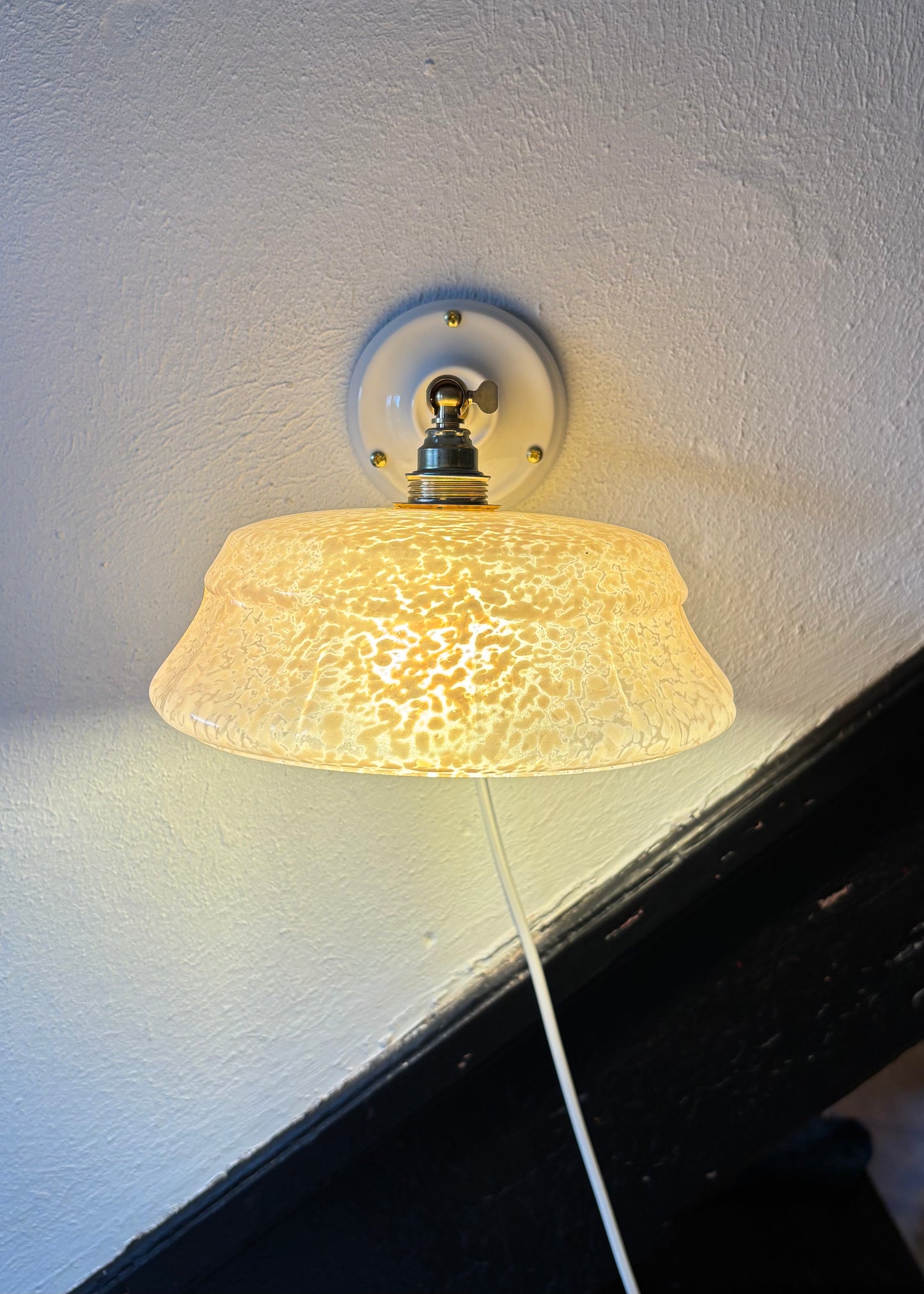 642 - Vintage clichy roze gespikkeld glazen wandlamp glazen