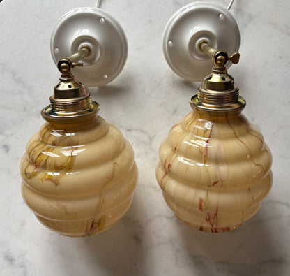 847/1 - Set van 2 - Vintage gele Franse glazen wandlampen