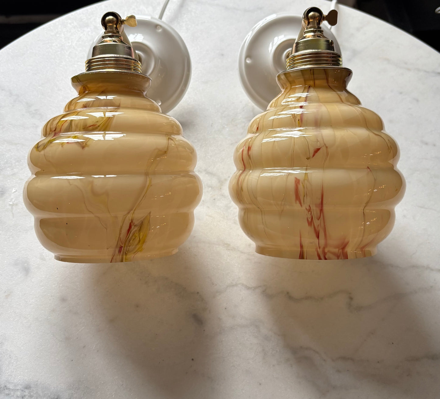 847/1 - Set van 2 - Vintage gele Franse glazen wandlampen
