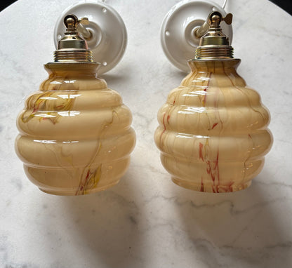 847/1 - Set van 2 - Vintage gele Franse glazen wandlampen
